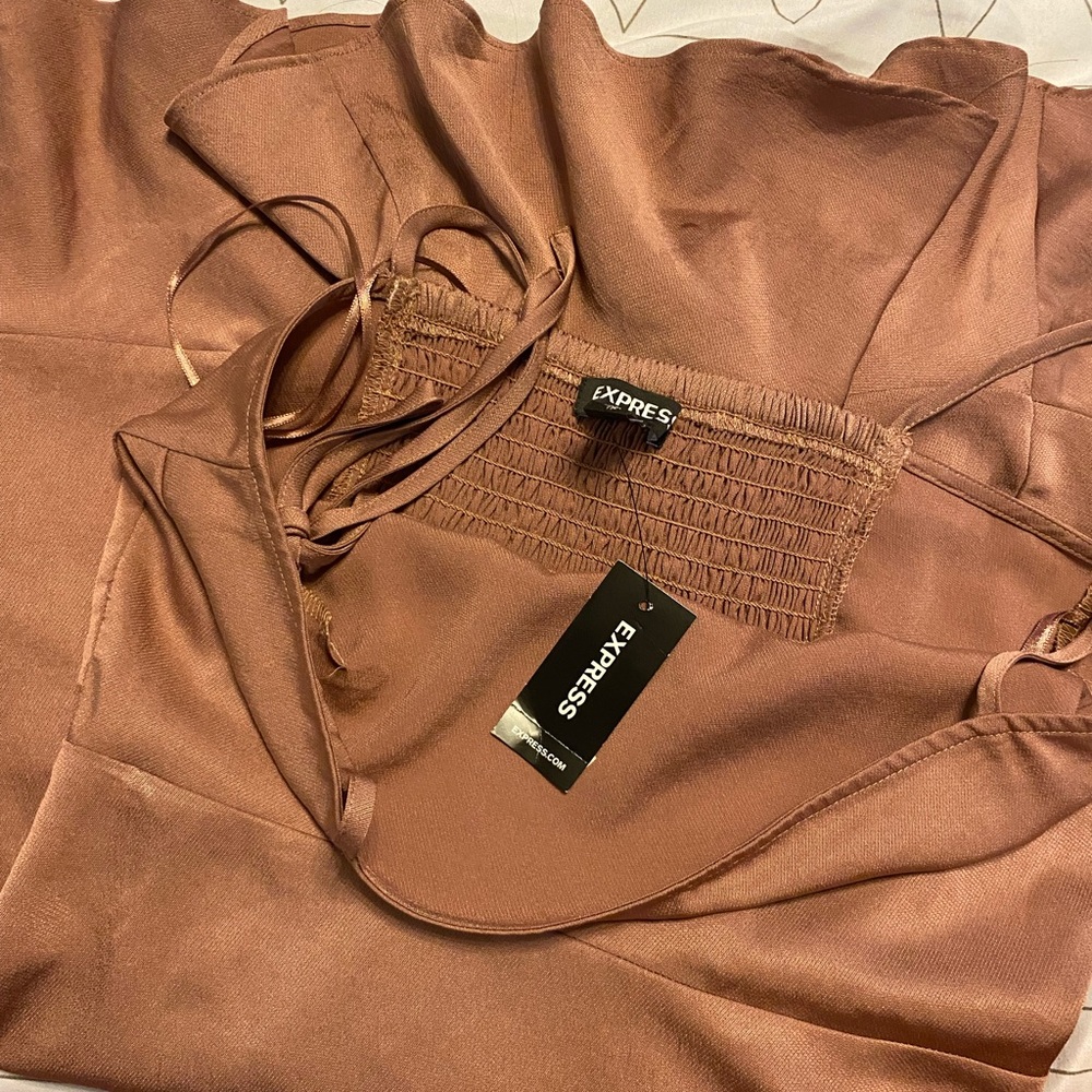 Express dress - Picture 3 of 3